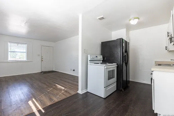 $825 | 7115 Glen Terrace, Unit 3, San Antonio, TX 78239