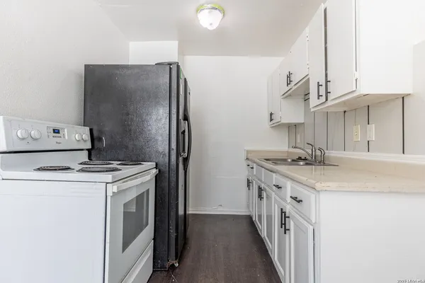 $825 | 7115 Glen Terrace, Unit 3, San Antonio, TX 78239