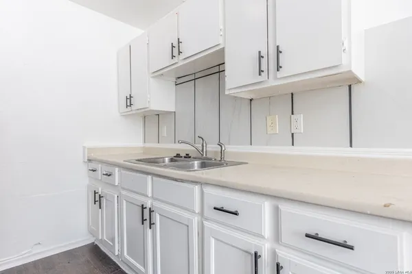 $825 | 7115 Glen Terrace, Unit 3, San Antonio, TX 78239