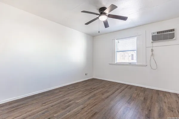 $825 | 7115 Glen Terrace, Unit 3, San Antonio, TX 78239