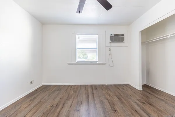 $825 | 7115 Glen Terrace, Unit 3, San Antonio, TX 78239