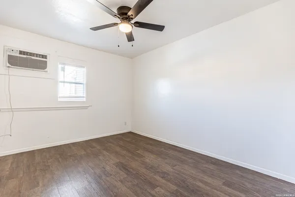 $825 | 7115 Glen Terrace, Unit 3, San Antonio, TX 78239