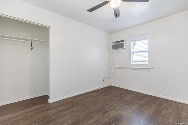 $825 | 7115 Glen Terrace, Unit 3, San Antonio, TX 78239