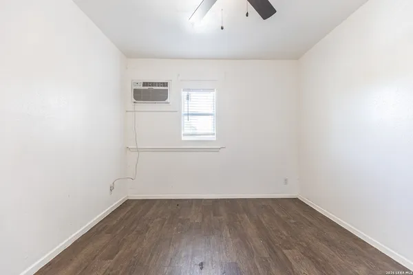 $825 | 7115 Glen Terrace, Unit 3, San Antonio, TX 78239