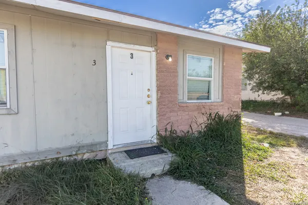 $825 | 7115 Glen Terrace, Unit 3, San Antonio, TX 78239