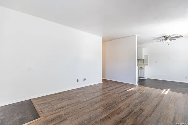 $825 | 7115 Glen Terrace, Unit 3, San Antonio, TX 78239