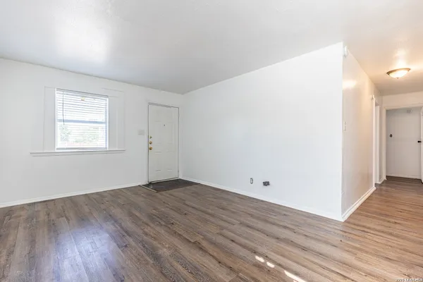 $825 | 7115 Glen Terrace, Unit 3, San Antonio, TX 78239