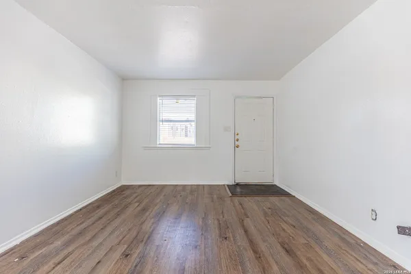 $825 | 7115 Glen Terrace, Unit 3, San Antonio, TX 78239