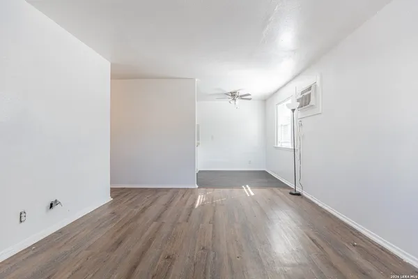 $825 | 7115 Glen Terrace, Unit 3, San Antonio, TX 78239