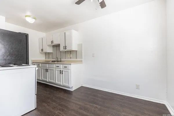 $825 | 7115 Glen Terrace, Unit 3, San Antonio, TX 78239