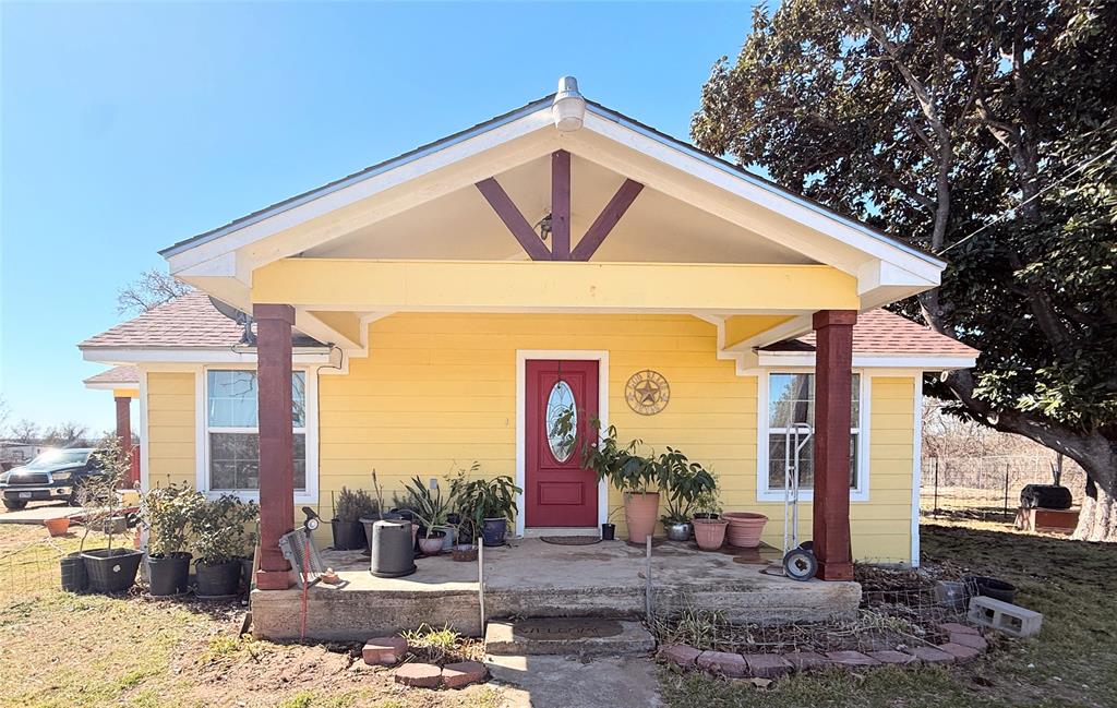 7838 Fm 937 Thornton, TX 76687 - Photo 2 of 30 a front view of a house with a yard