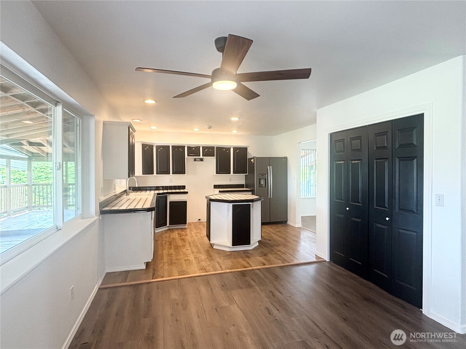 2261 Pleasant Hill Road Selah, WA 98942 - Photo 4 of 40