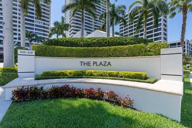 a view of a back yard of the house