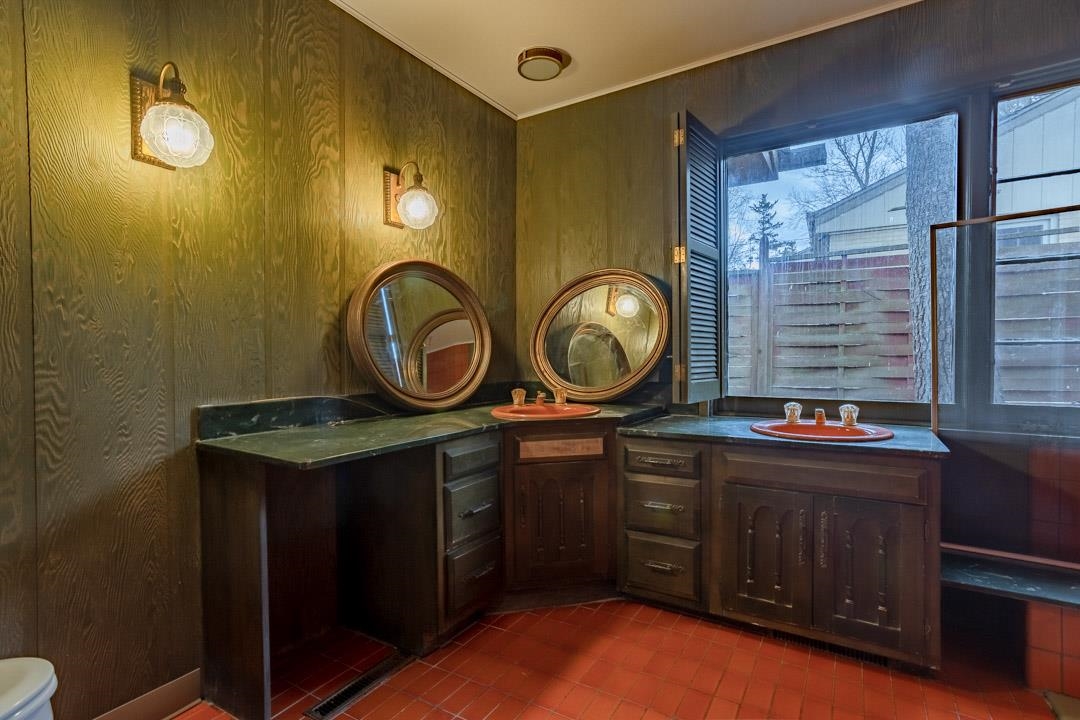 2009 Glenview Road Rockford, IL 61107 - Photo 13 of 33 Gallery Image 13