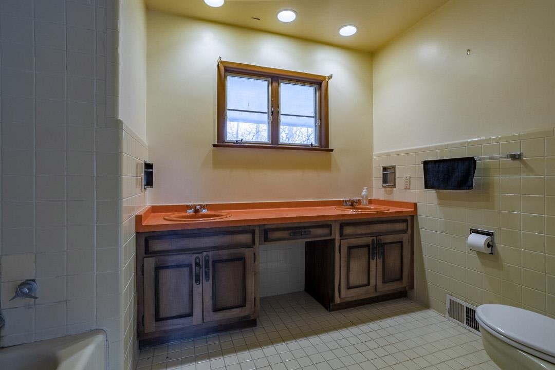 2009 Glenview Road Rockford, IL 61107 - Photo 6 of 33 Gallery Image 6