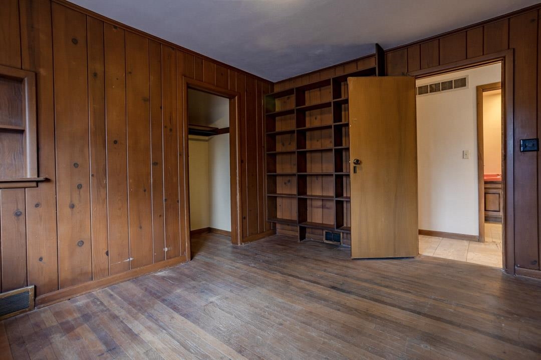 2009 Glenview Road Rockford, IL 61107 - Photo 8 of 33 Gallery Image 8