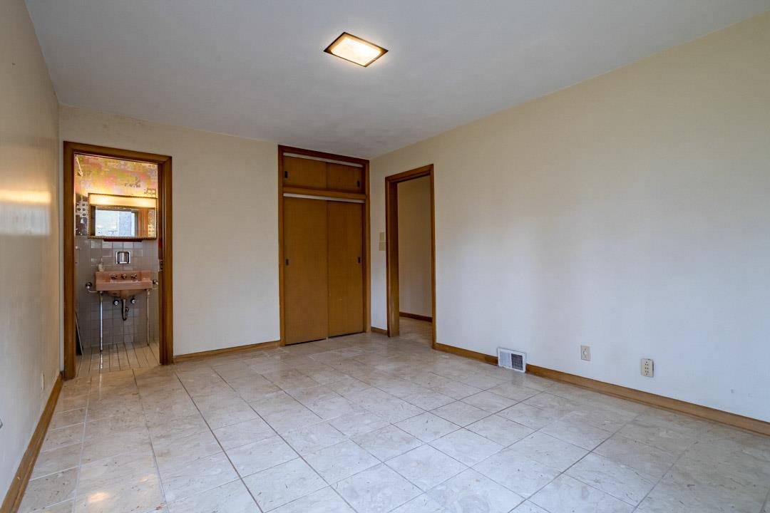 2009 Glenview Road Rockford, IL 61107 - Photo 10 of 33 Gallery Image 10