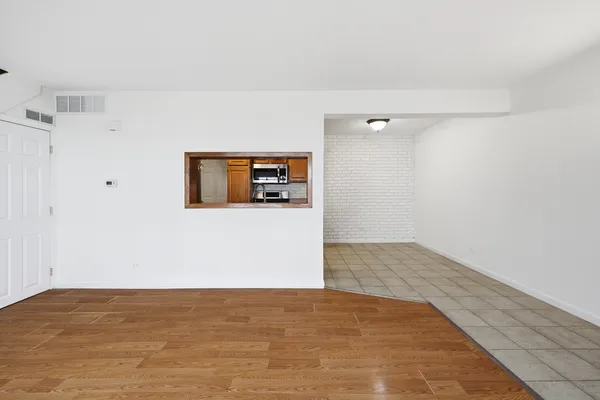 $2,050 | 377 Farmingdale Circle, Unit 377, Vernon Hills, IL 60061