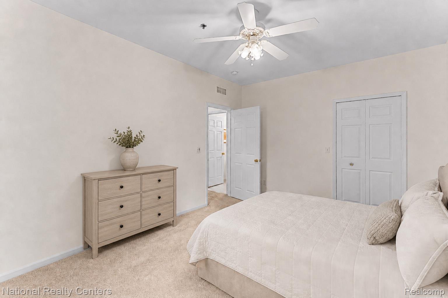 1637 Deepwood Circle Rochester, MI 48307 - Photo 22 of 34 Condo bedroom photo 2.jpg