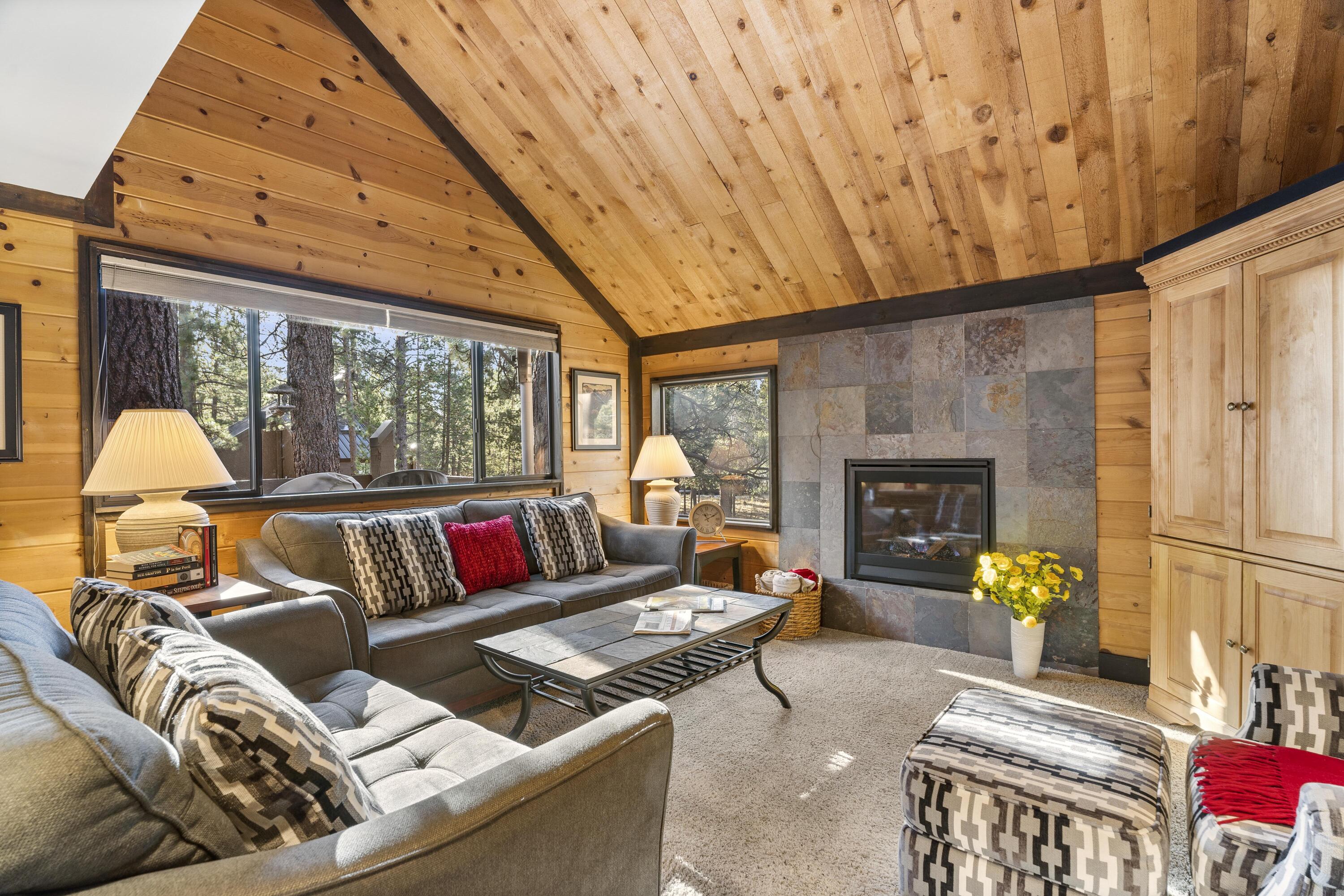 57409 Overlook Road, Unit 2 Sunriver, OR 97707 - Photo 2 of 23