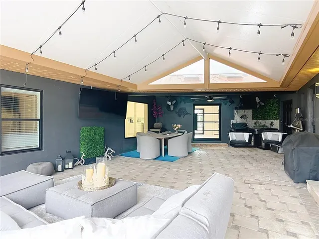 $1,449,000 | 823 Southwest Kings Bay Drive, Crystal River, FL 34429