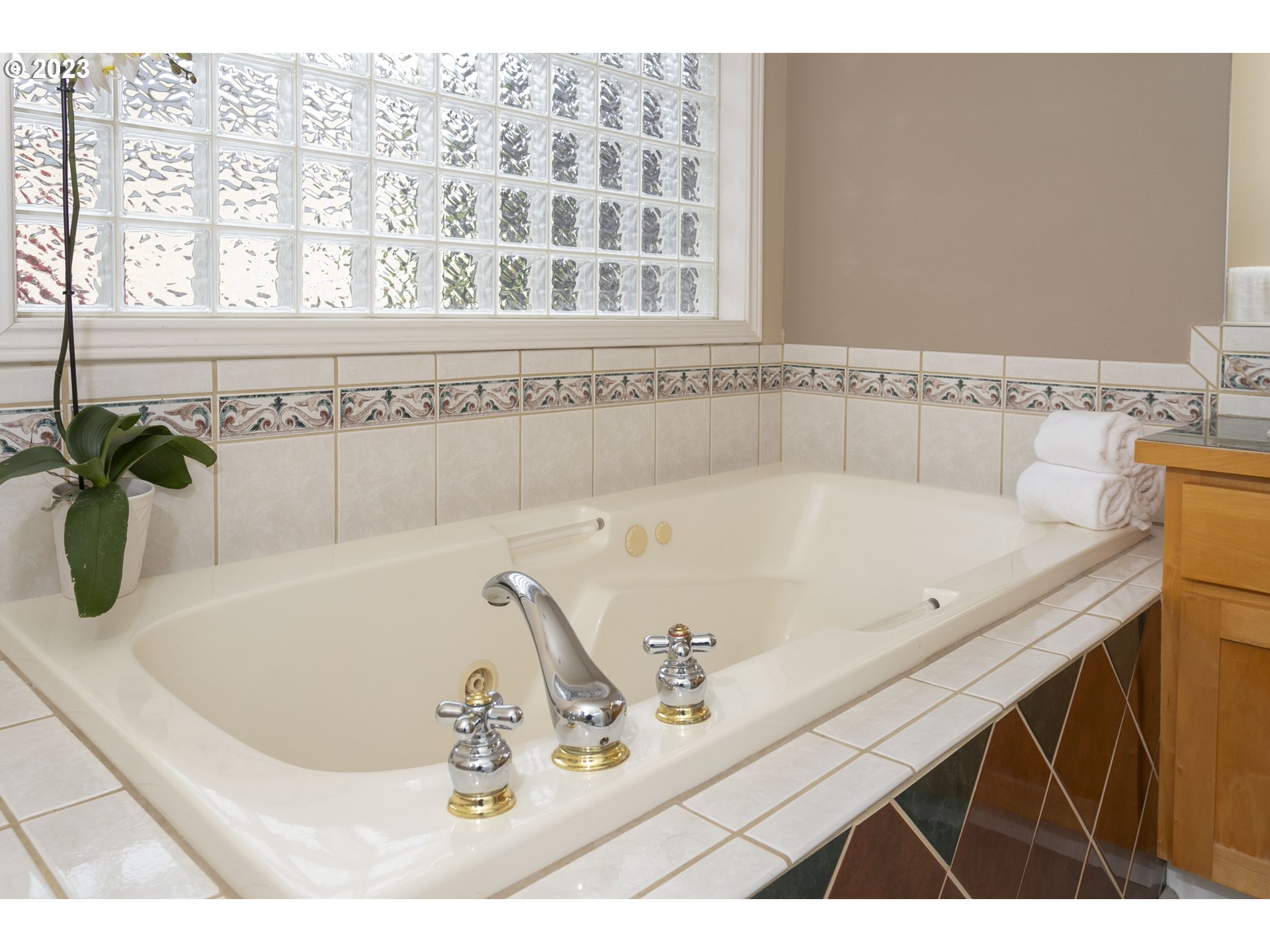 12417 Southwest Sheldrake Way Beaverton, OR 97007 - Photo 23 of 45 Owner's Suite Bathroom