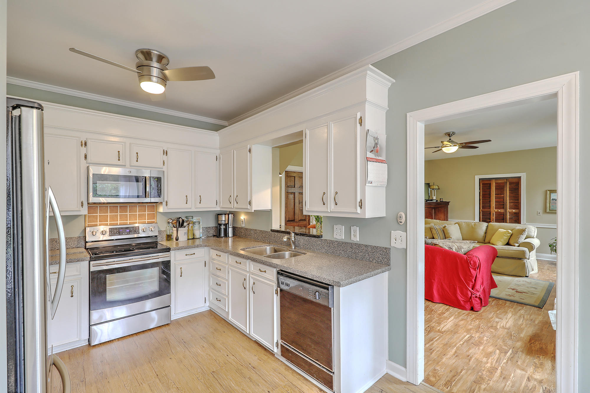 303 Huntington Road Summerville, SC 29483 - Photo 19 of 45 Kitchen