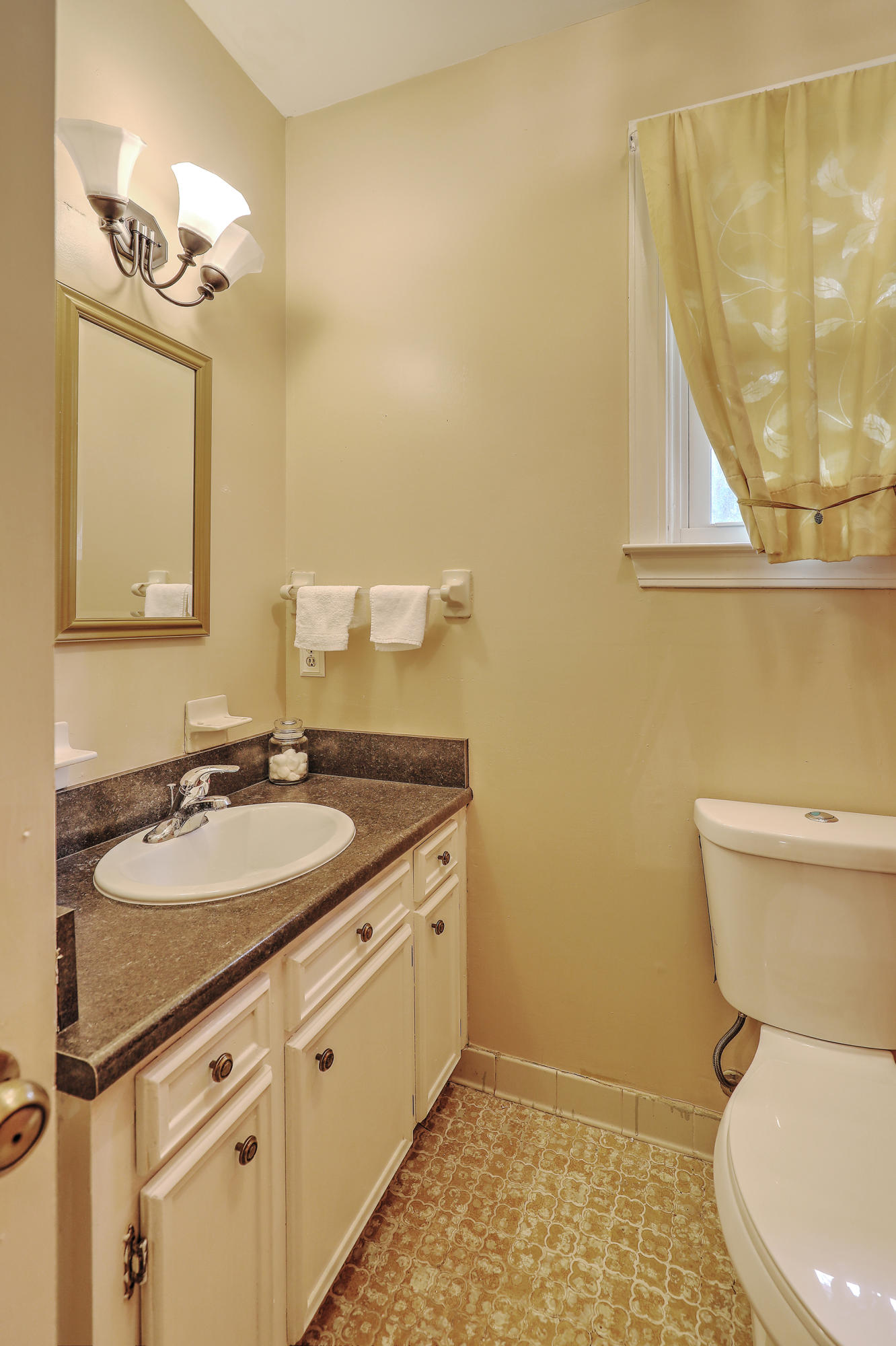 303 Huntington Road Summerville, SC 29483 - Photo 33 of 45 Full Bathroom