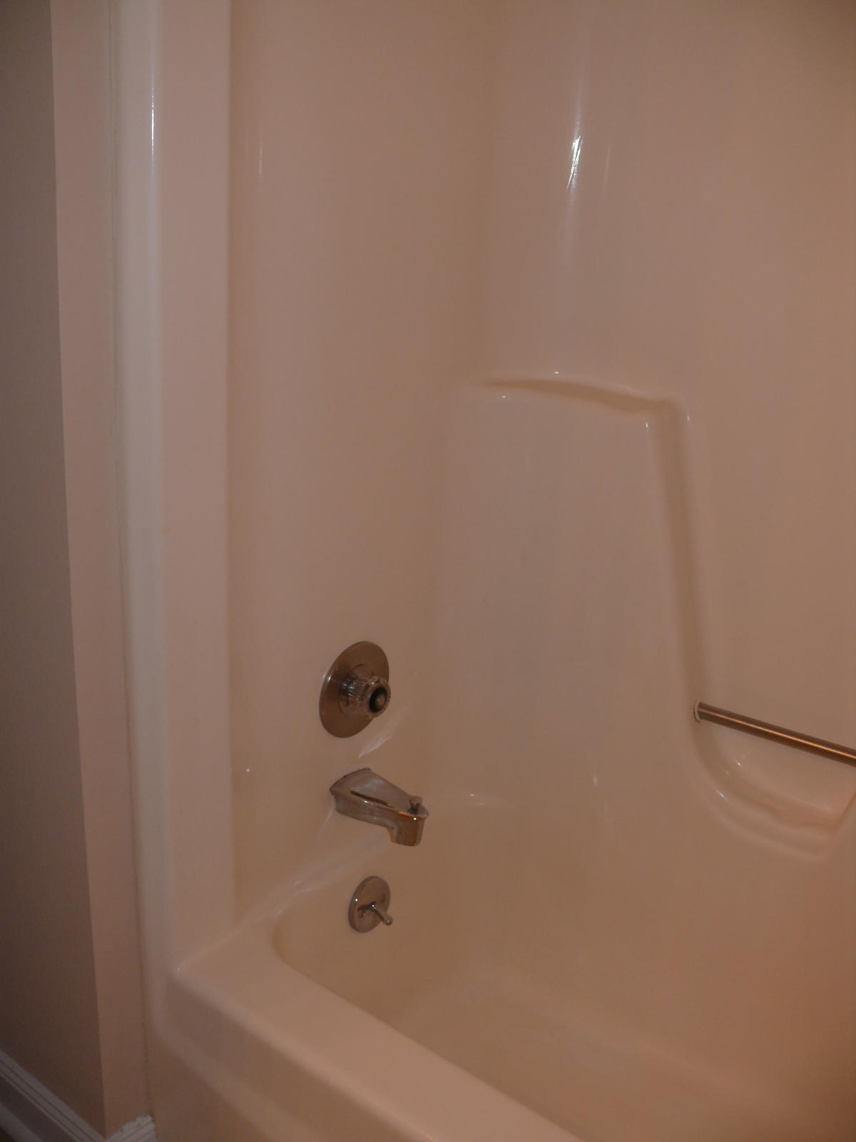 367 Scalybark Drive Blue Ridge, VA 24064 - Photo 16 of 37 a bathroom with a bathtub