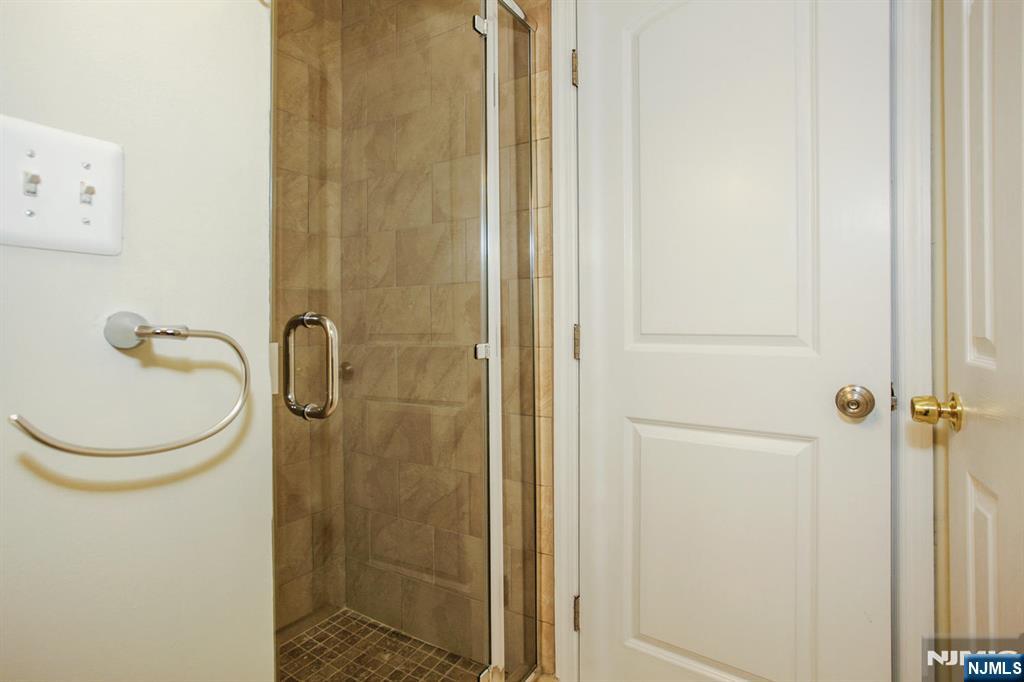 126 Morningside Road Paramus, NJ 07652 - Photo 12 of 18