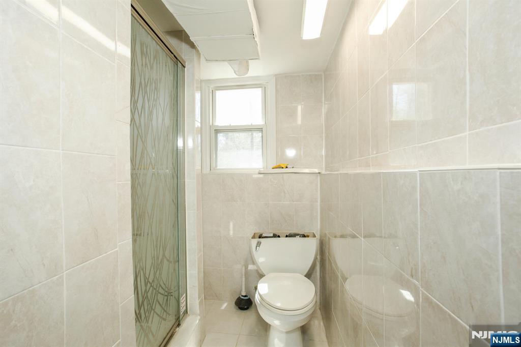 126 Morningside Road Paramus, NJ 07652 - Photo 15 of 18