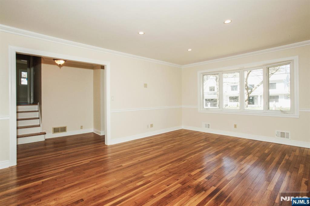 126 Morningside Road Paramus, NJ 07652 - Photo 2 of 18