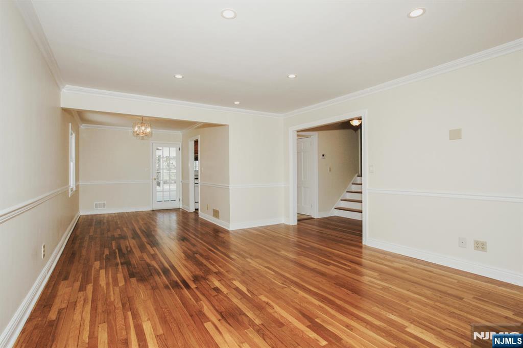 126 Morningside Road Paramus, NJ 07652 - Photo 3 of 18