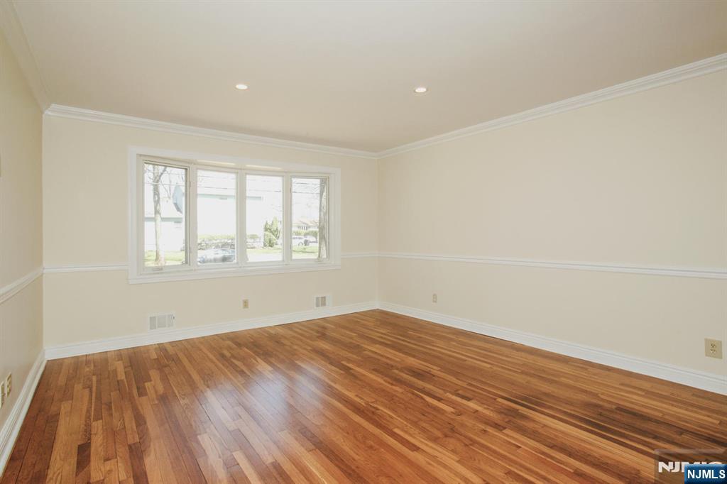 126 Morningside Road Paramus, NJ 07652 - Photo 4 of 18