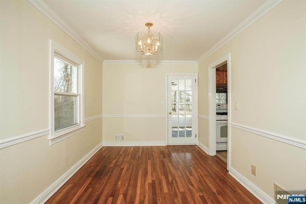 126 Morningside Road Paramus, NJ 07652 - Photo 5 of 18