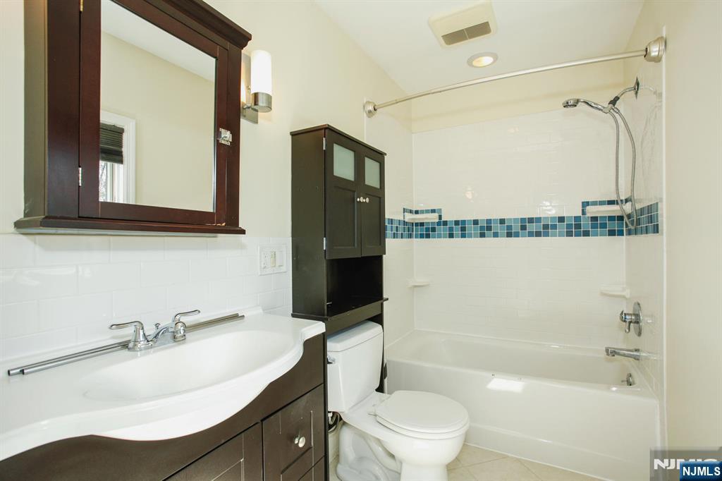 126 Morningside Road Paramus, NJ 07652 - Photo 9 of 18