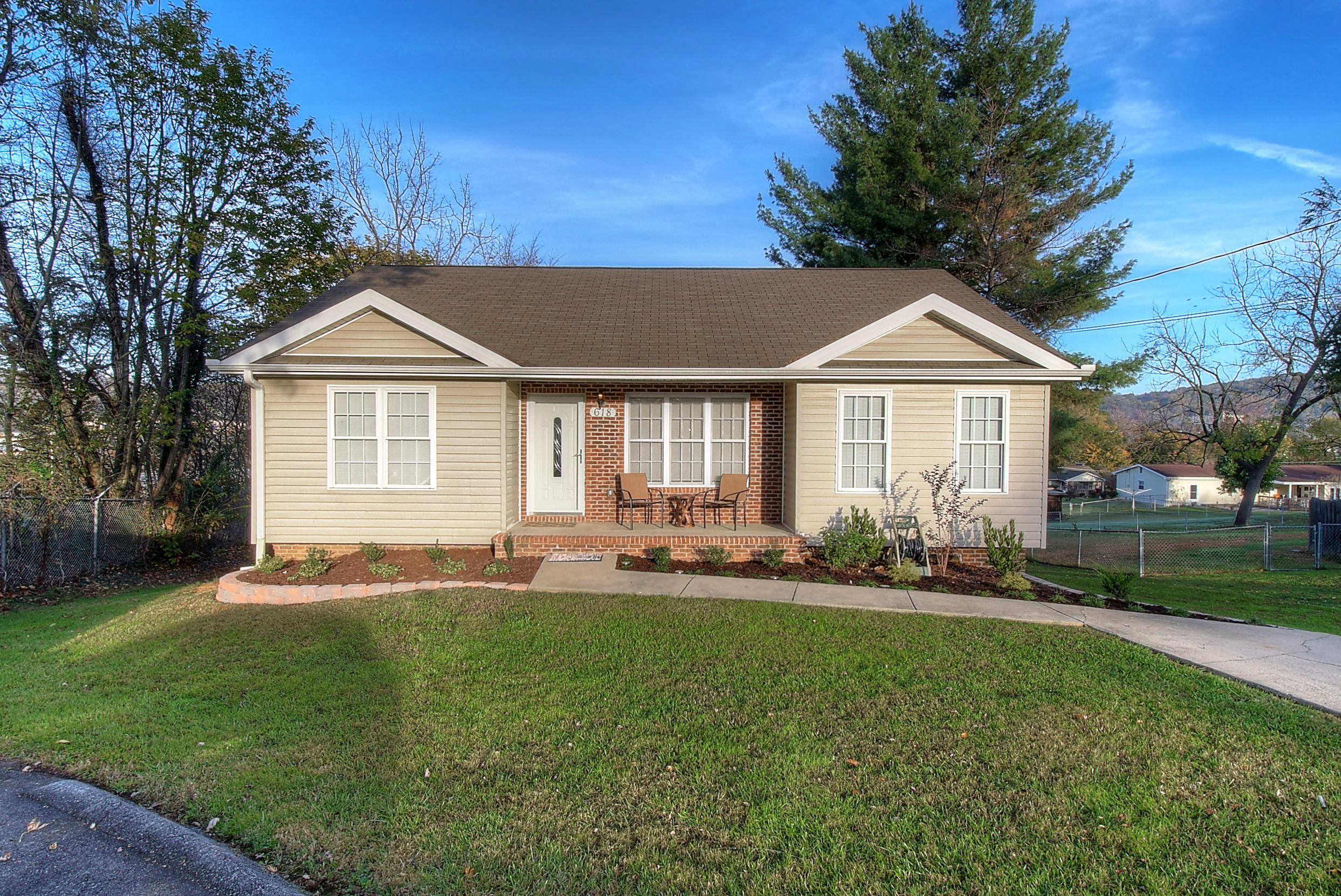 618 Ridgeview Drive Johnson City, TN 37604 - Photo 1 of 36 DSC_0001_2_3