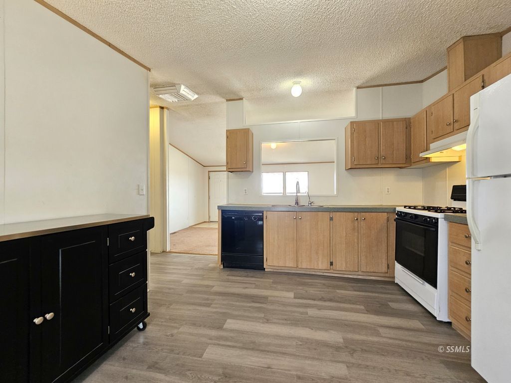 620 West Upjohn Avenue, Unit 43 Ridgecrest, CA 93555 - Photo 10 of 36