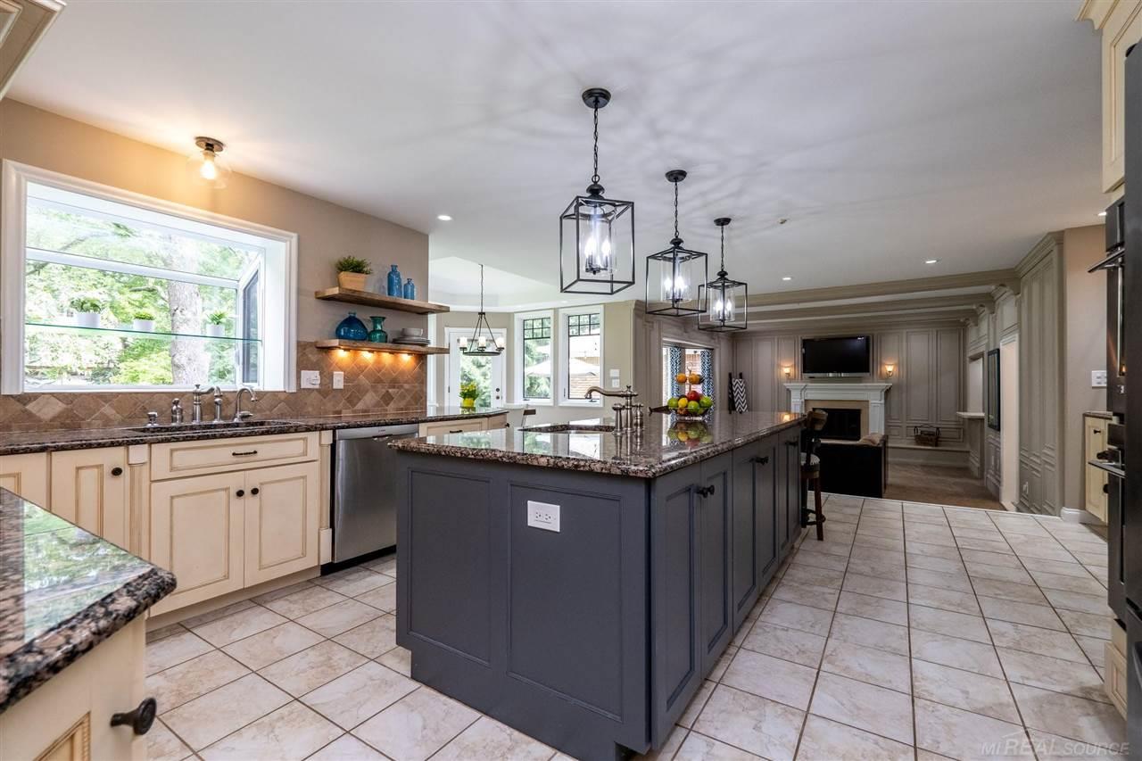 5645 Oak Bluff Road Rochester, MI 48306 - Photo 15 of 58 50052453-14.JPG