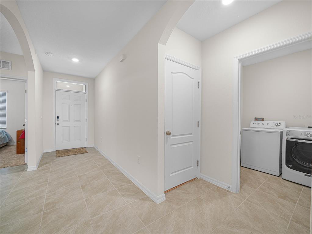 2805 Grandbury Grove Road Lakeland, FL 33811 - Photo 3 of 26