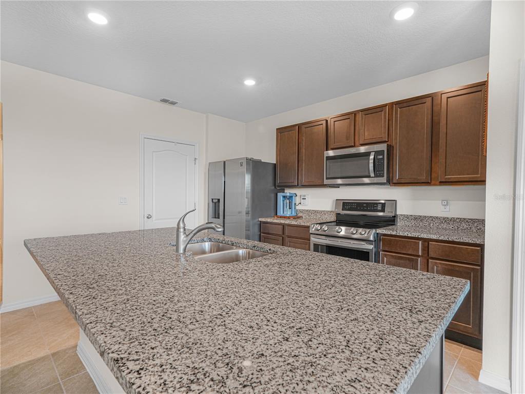 2805 Grandbury Grove Road Lakeland, FL 33811 - Photo 7 of 26