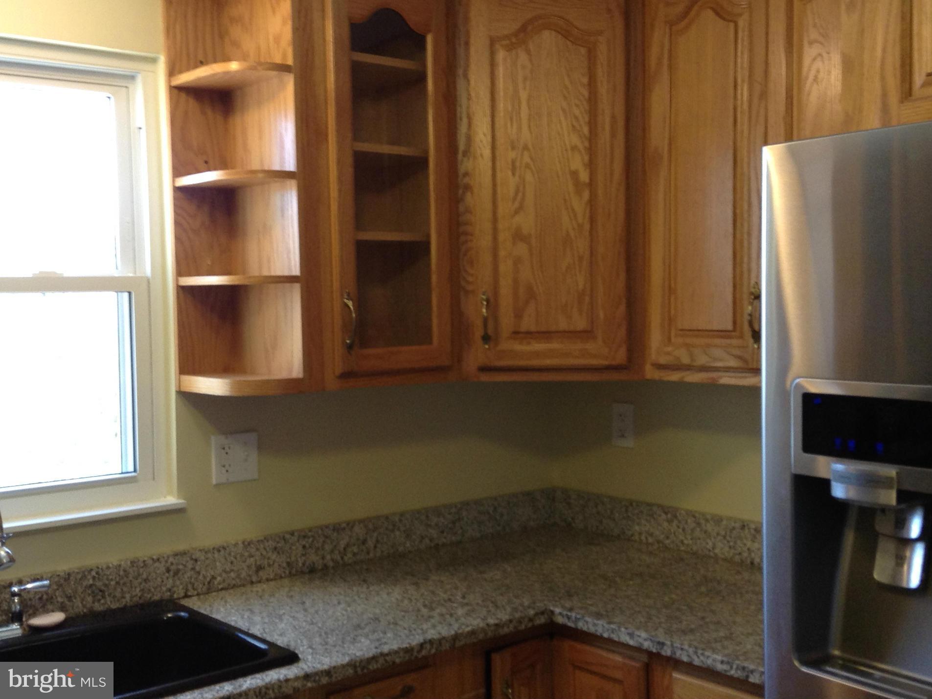 6117 Covered Bridge Road Burke, VA 22015 - Photo 16 of 30 Kitchen - top Brazilian Granite counters