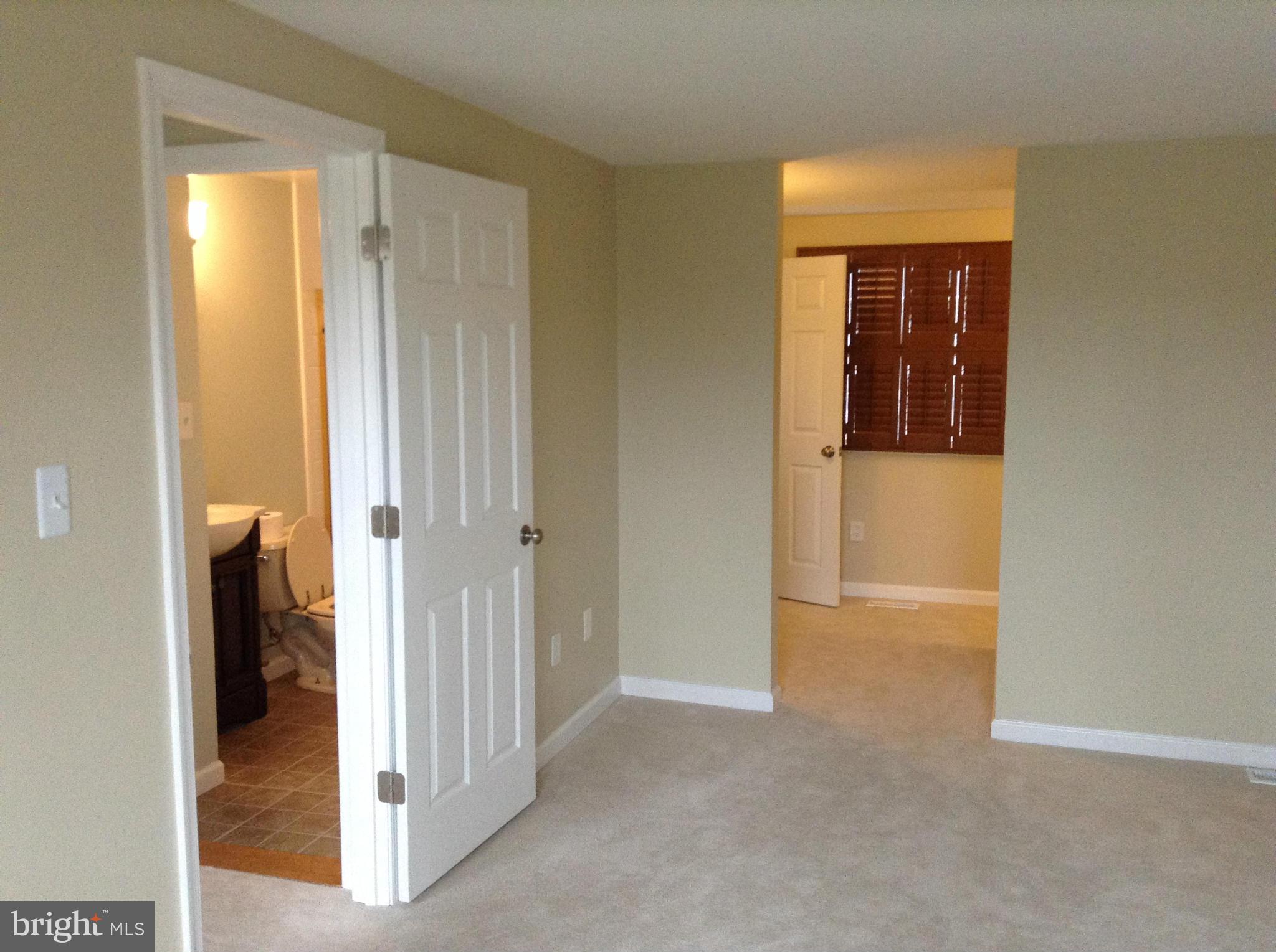 6117 Covered Bridge Road Burke, VA 22015 - Photo 21 of 30 Bedroom (Master) w/ full ba