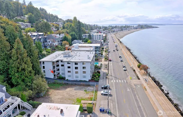 $525,000 | 2104 Alki Avenue Southwest, Unit 205, Seattle, WA 98116