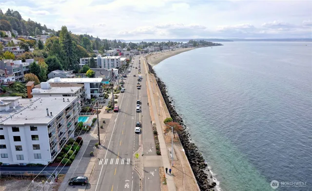 $550,000 | 2104 Alki Avenue Southwest, Unit 205, Seattle, WA 98116