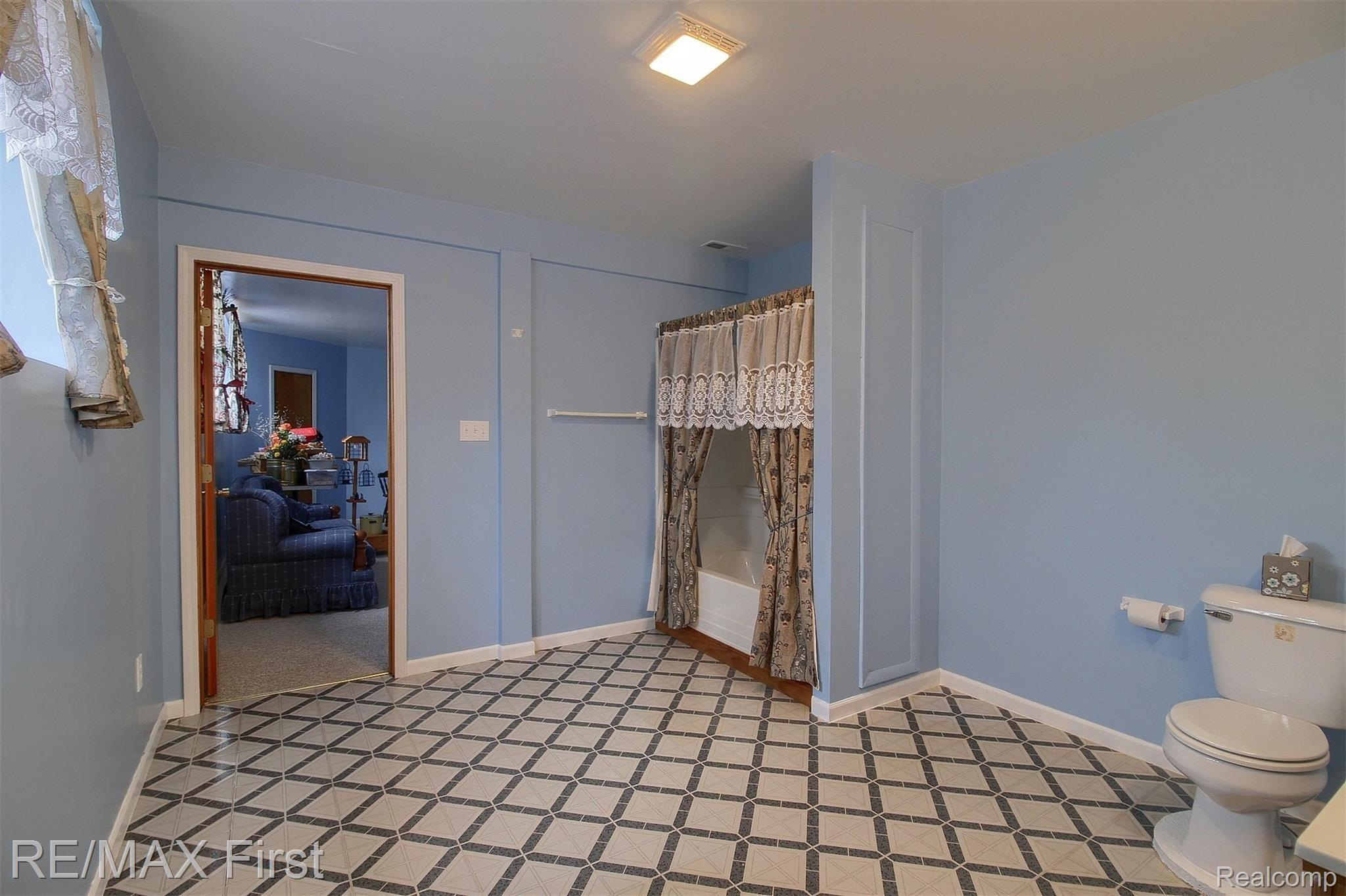 8070 Avoca Road Avoca, MI 48006 - Photo 19 of 30 19-Bathroom 2nd View.jpg
