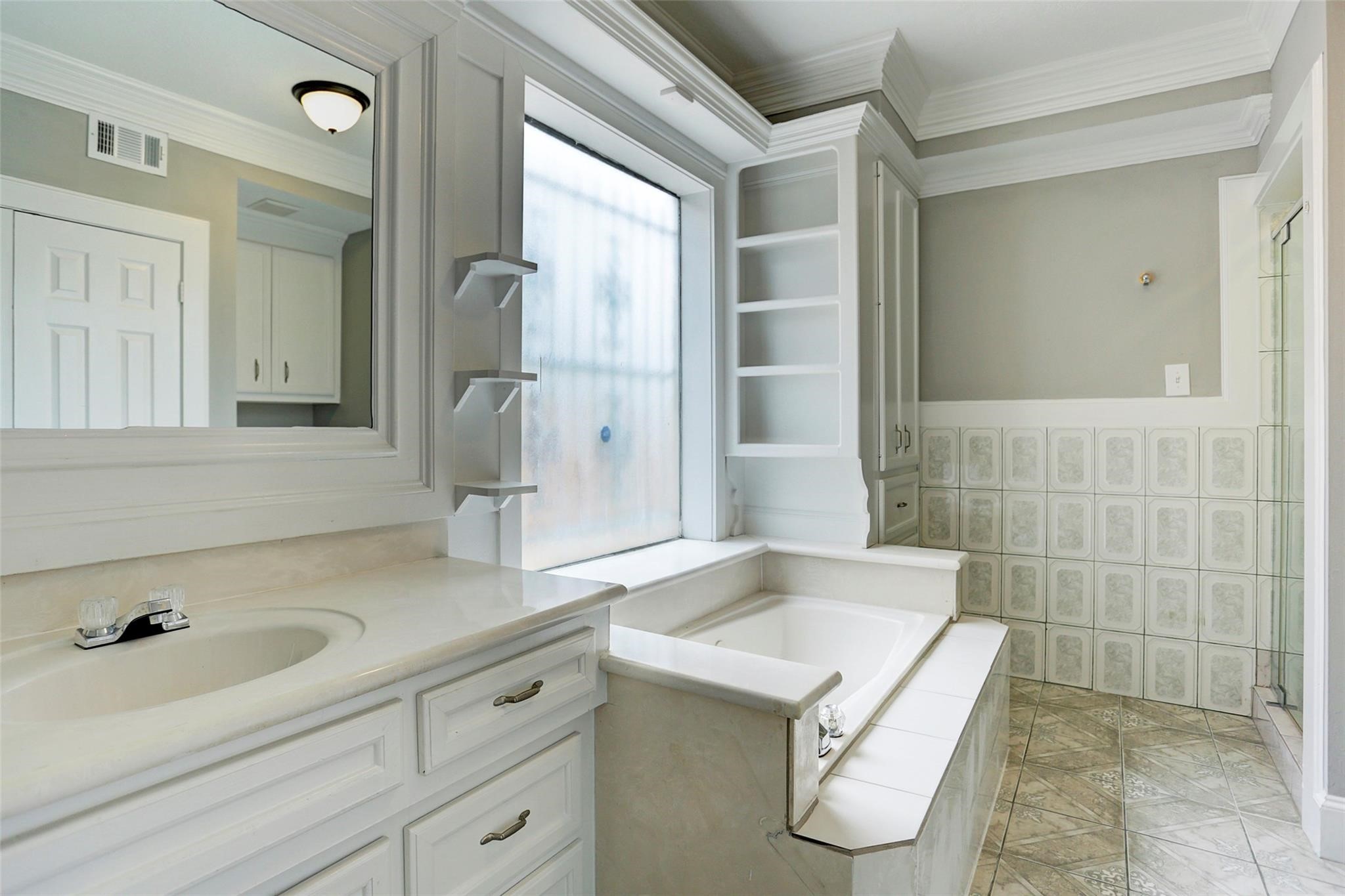 2709 Blodgett Street Houston, TX 77004 - Photo 17 of 27 a bathroom with a sink and a bathtub