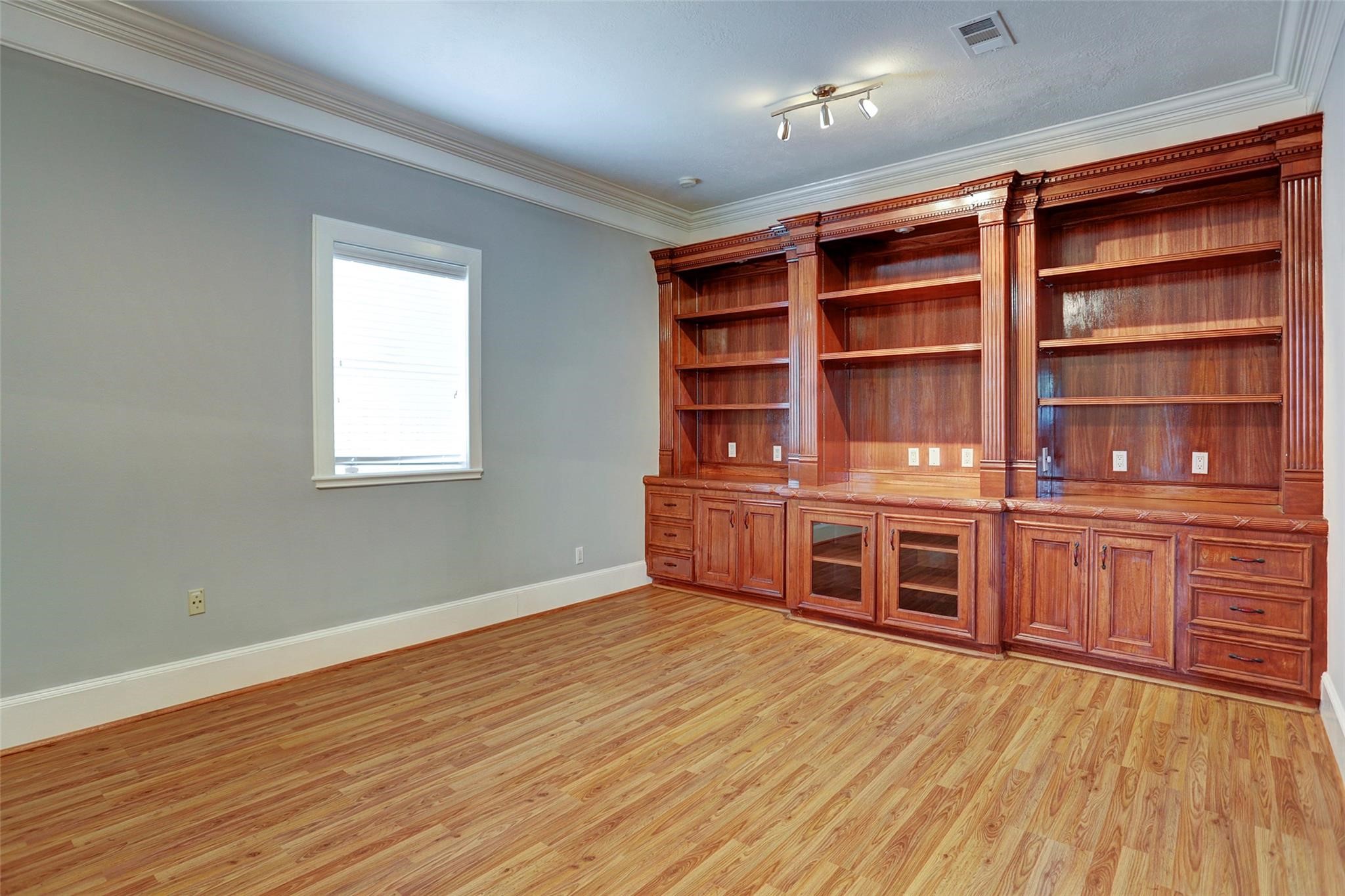 2709 Blodgett Street Houston, TX 77004 - Photo 9 of 27 a room with furniture and wooden floor
