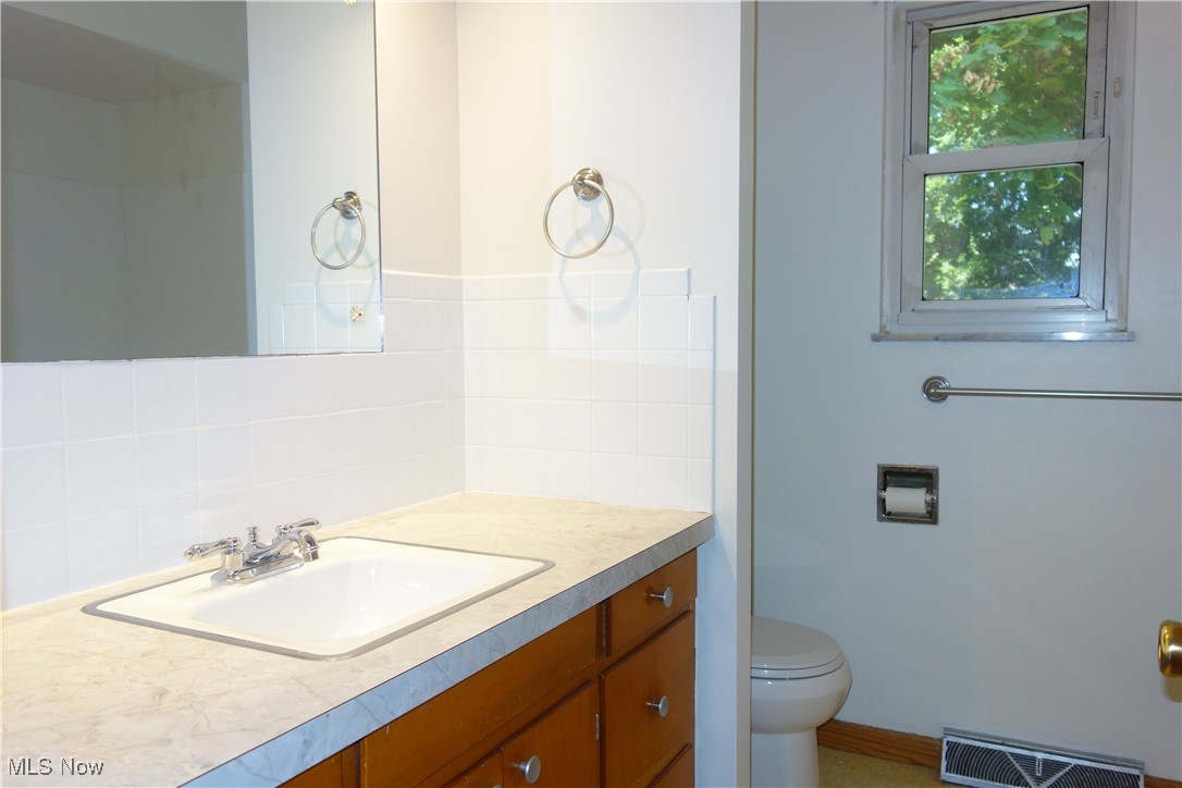 3052 Prior Road Akron, OH 44319 - Photo 17 of 28 Full Bathroom