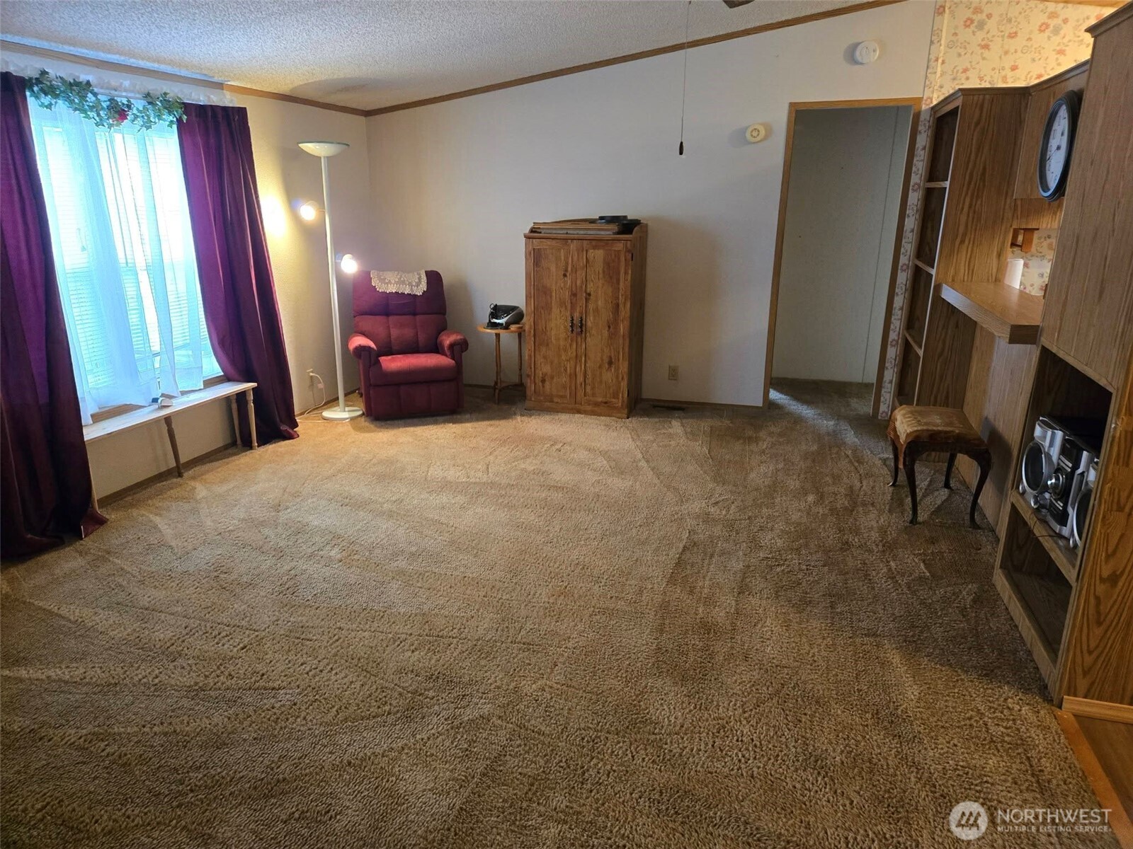 212 Old Owen Road, Unit 59 Sultan, WA 98294 - Photo 4 of 18 a very nice looking room with a large window